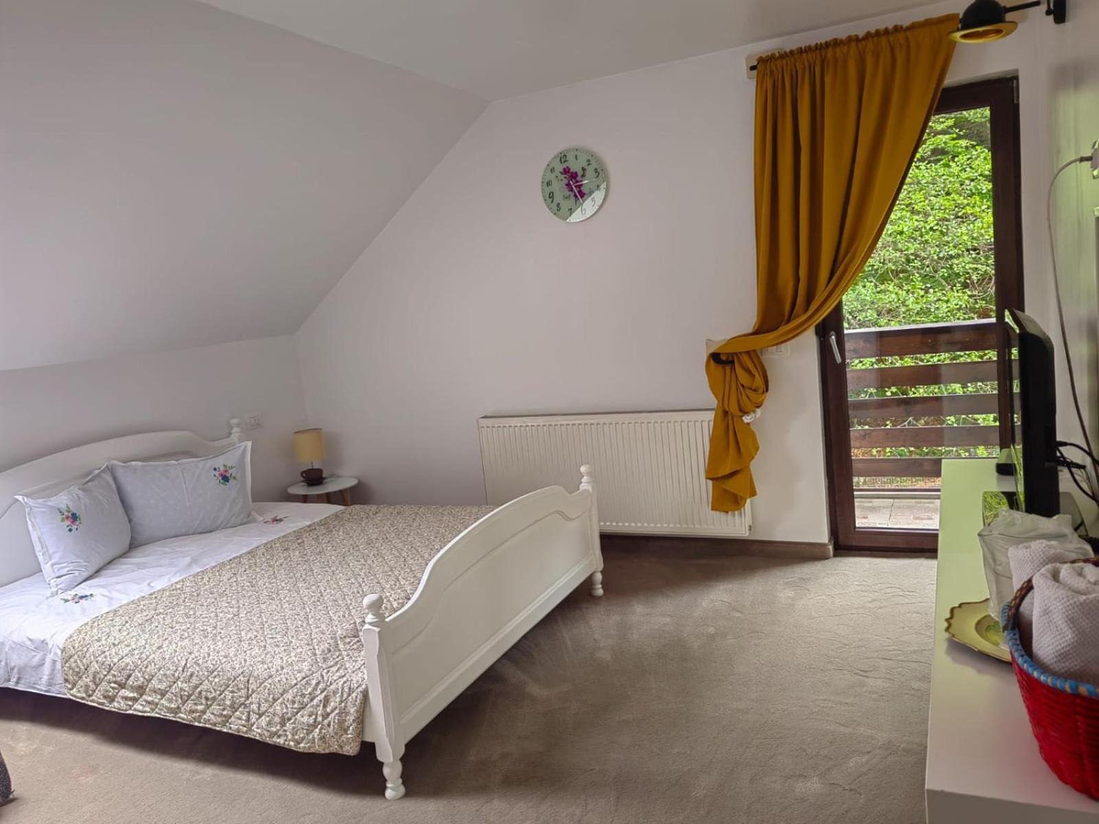 Casuta Din Padure Malaia Hotel Ngoại thất bức ảnh